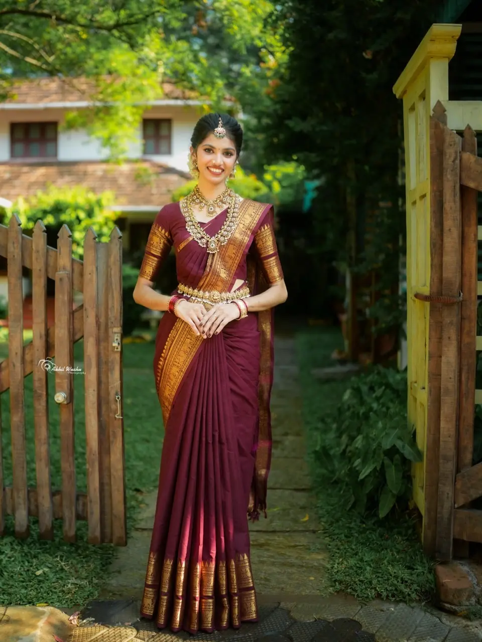 Modern saree draping by Jinu in Guruvayur