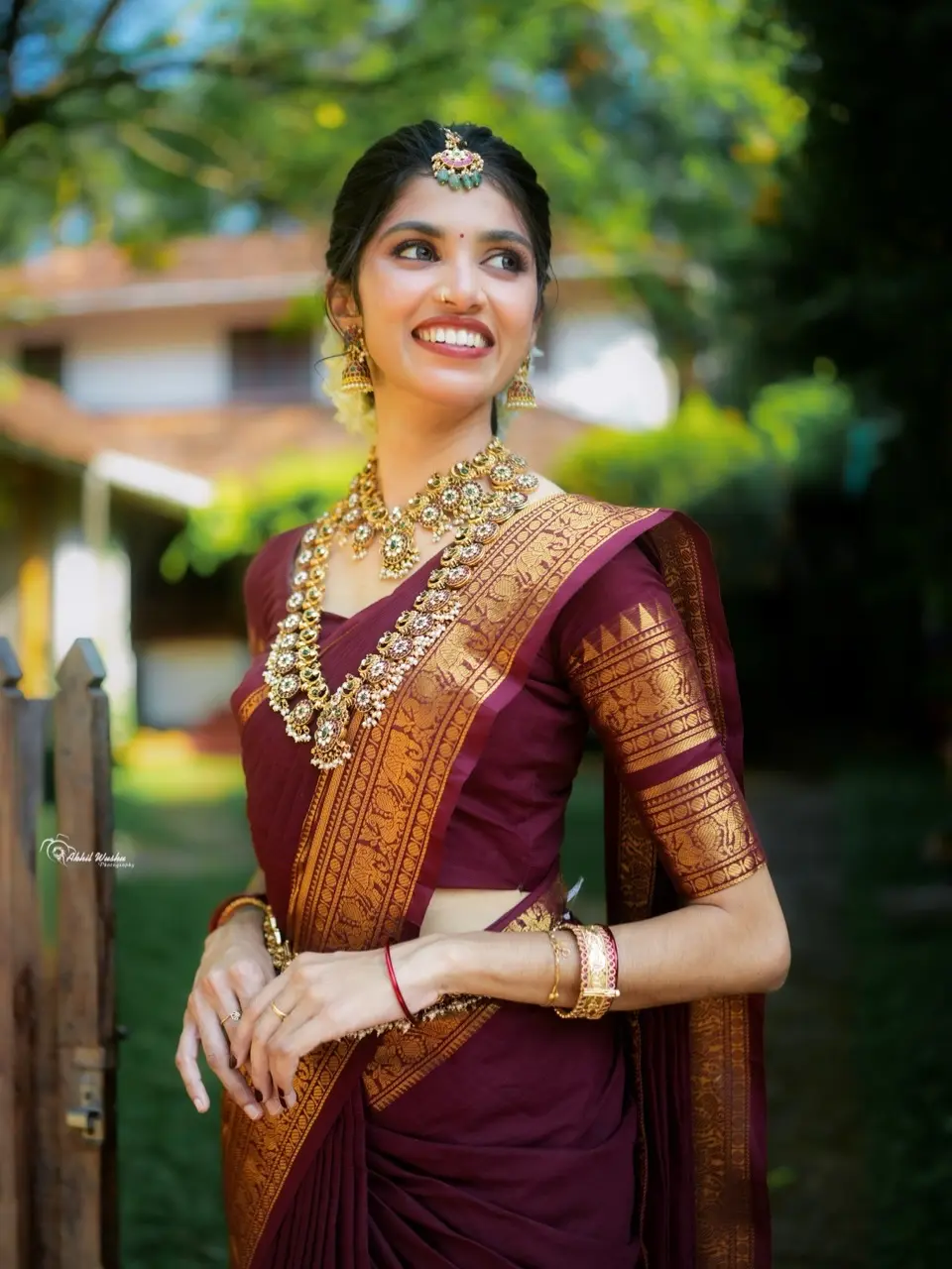 Elegant saree draping for weddings and festivals in Guruvayur – organized by Jinu